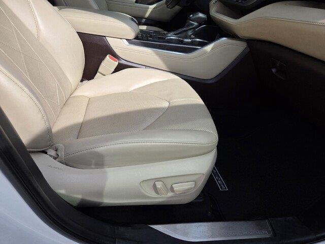 Used 2022 Wind Chill Pearl TOYOTA PLAT image 32
