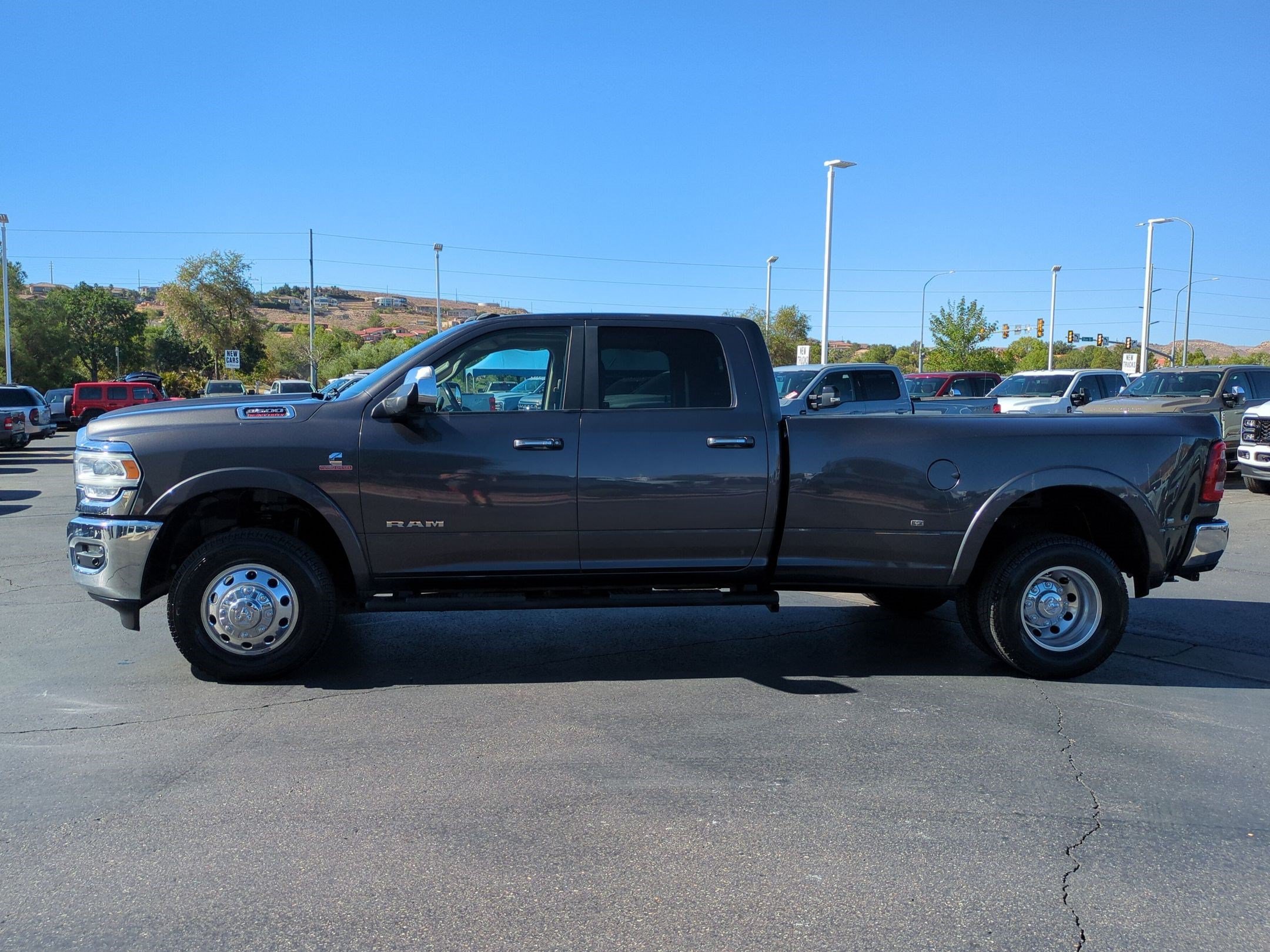 Used 2019 Granite Crystal Clearcoat Metallic Ram Laramie image 6