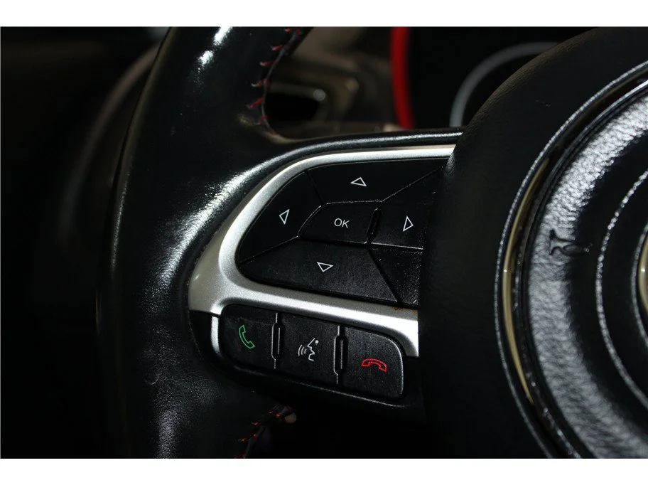 Used 2018 Granite Crystal Metallic Clearcoat Jeep Trailhawk image 28