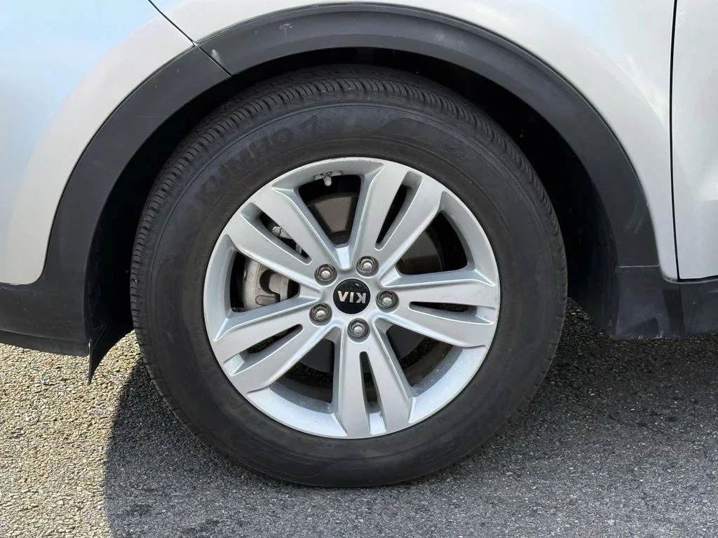 Used 2017 Silver Kia LX image 10