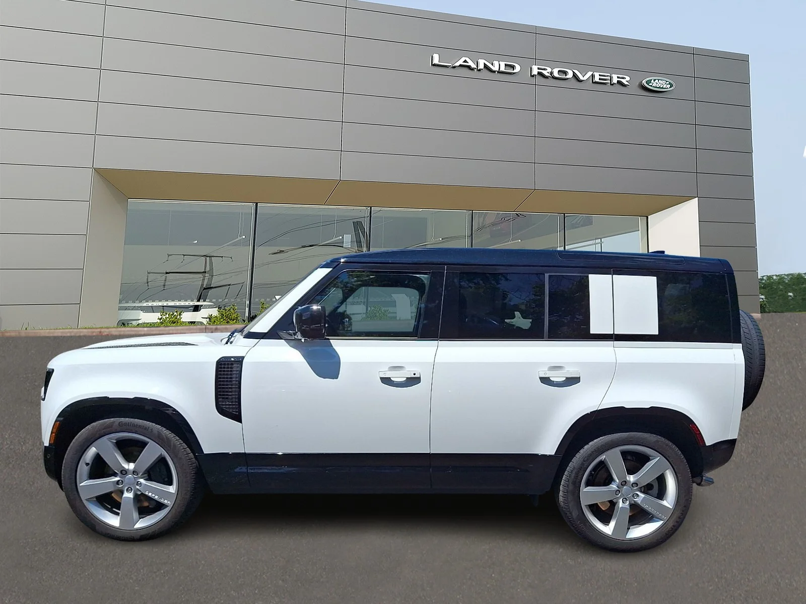 Certified Used 2025 Fuji White - 1AA Land Rover 110 P500 X-Dynamic SE image 6