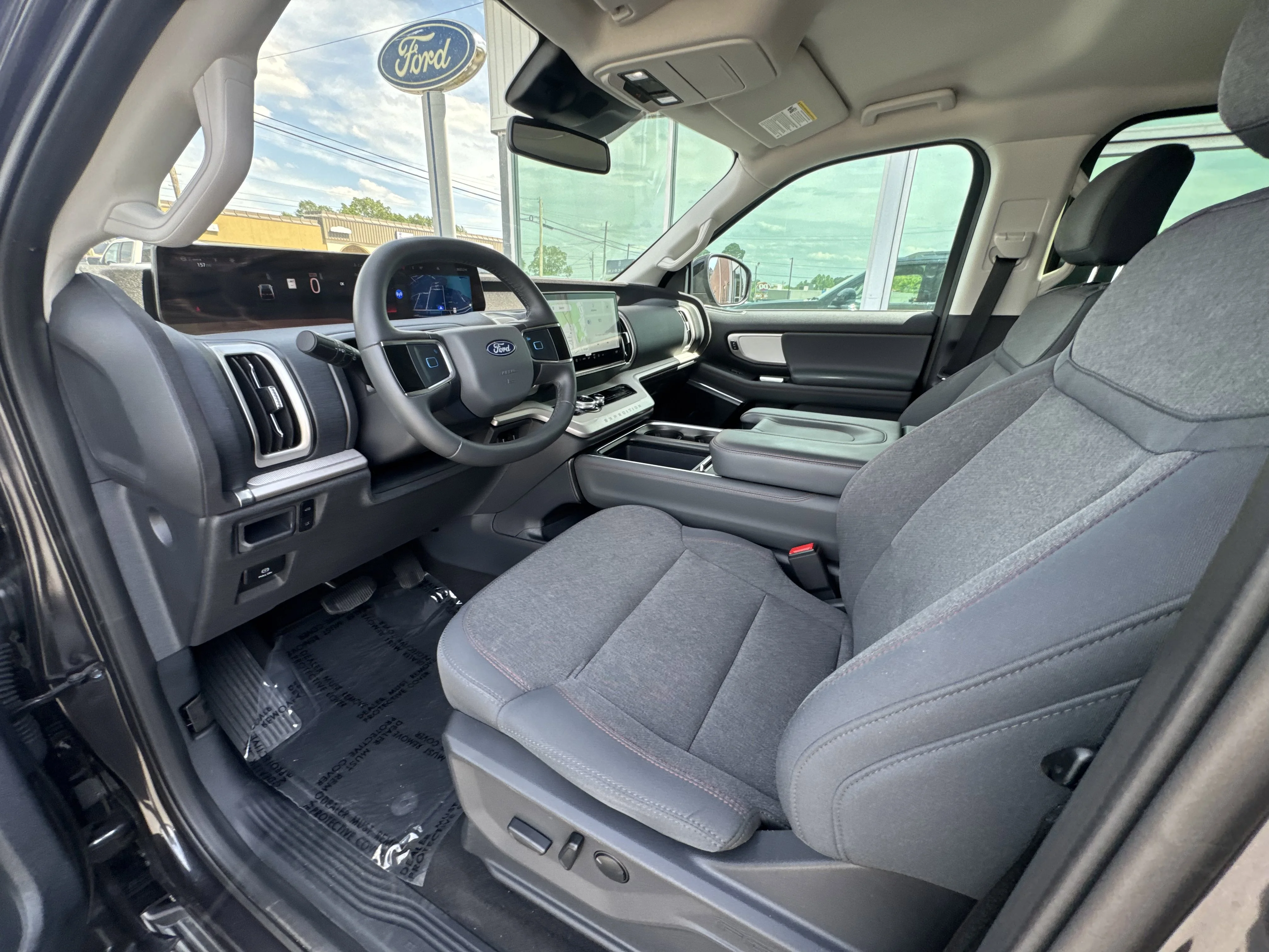 Used 2025 Dark Matter Gray Metallic Ford Active image 7