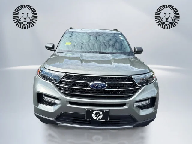 Certified Used 2020 Silver Spruce Metallic Ford XLT image 2