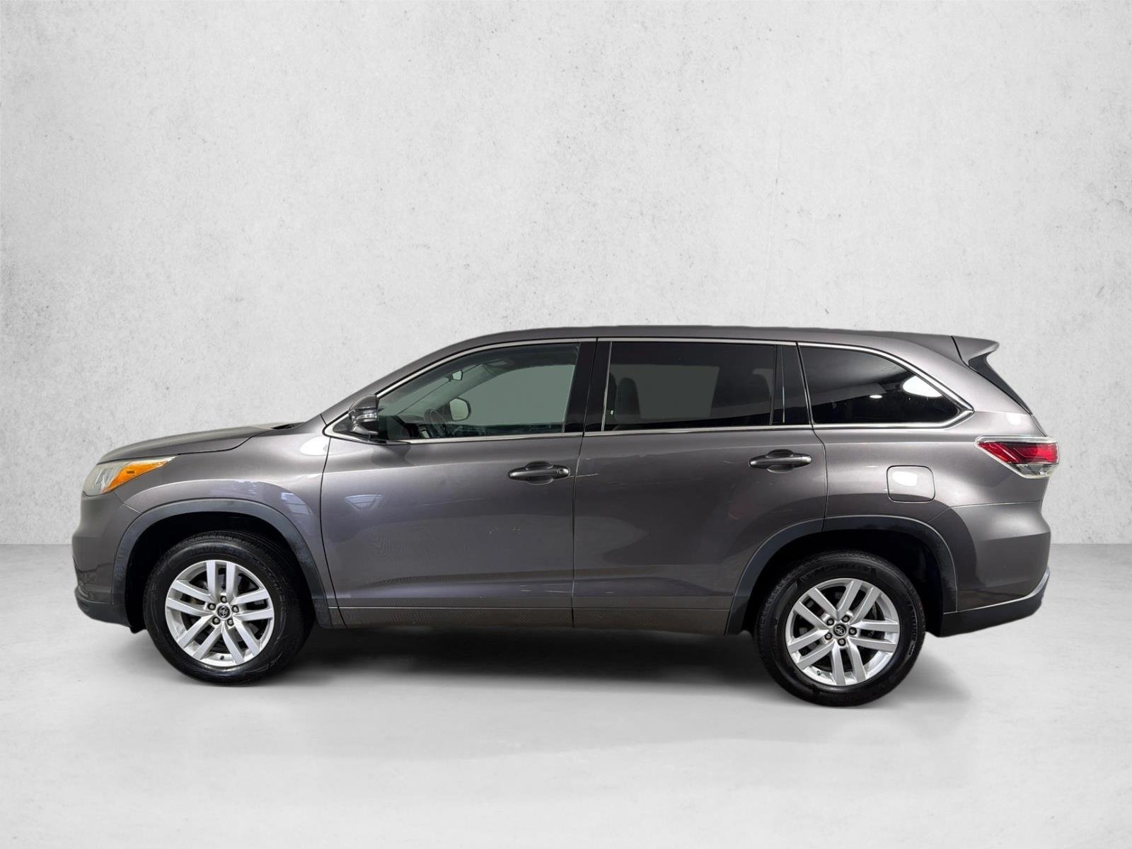 Used 2016 Predawn Gray Mica Toyota LE image 6