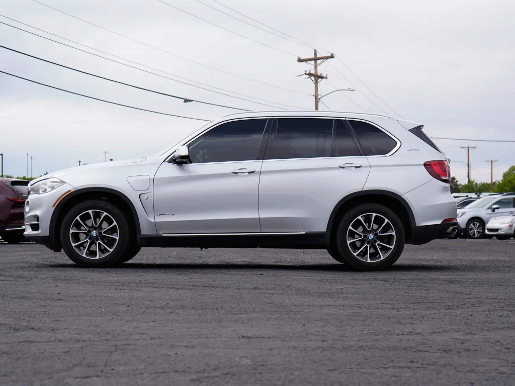Used 2017 Glacier Silver Metallic BMW xDrive40e iPerformance image 5