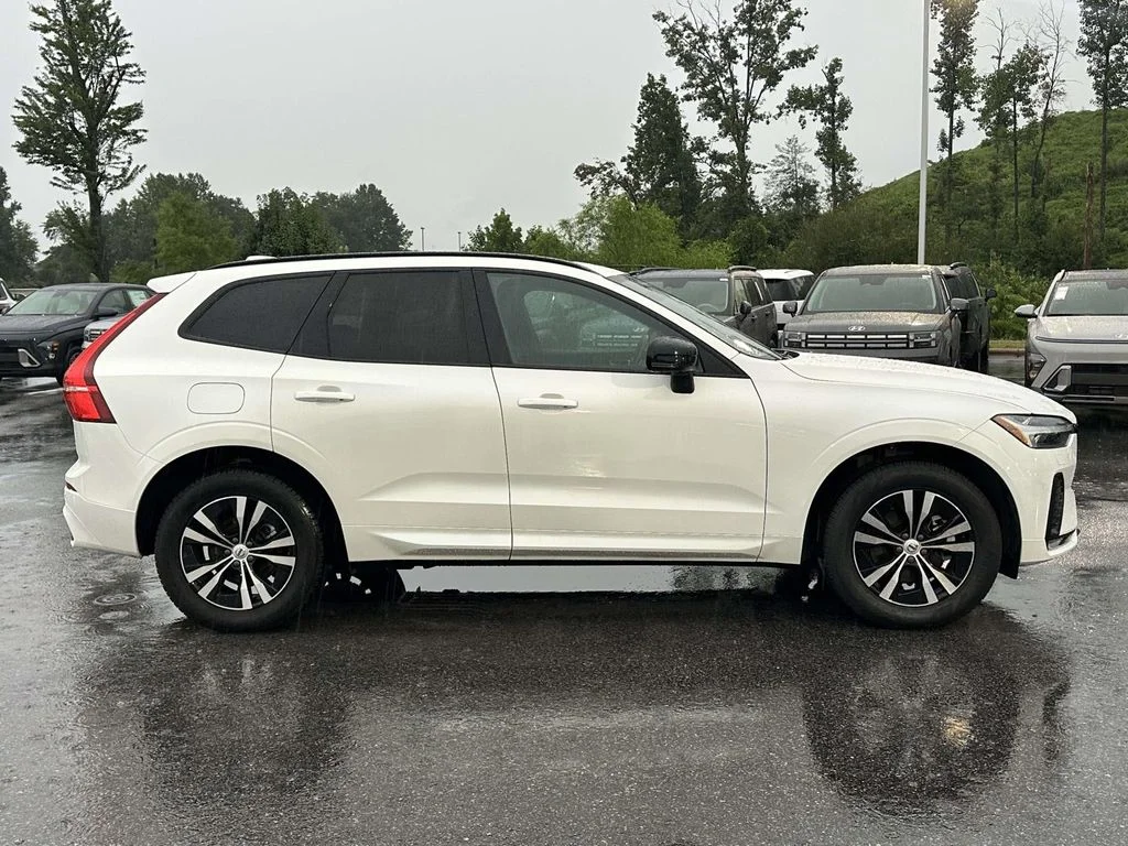 Used 2025 White Volvo Core image 28