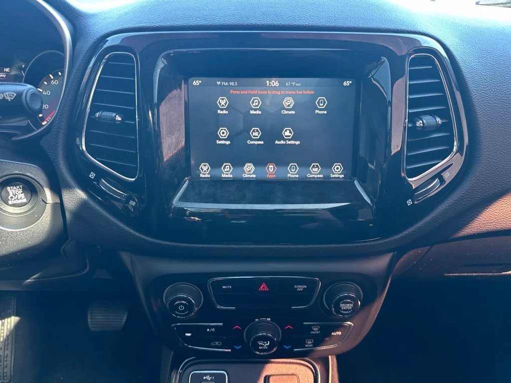 Used 2021 Diamond Black Jeep Latitude image 13