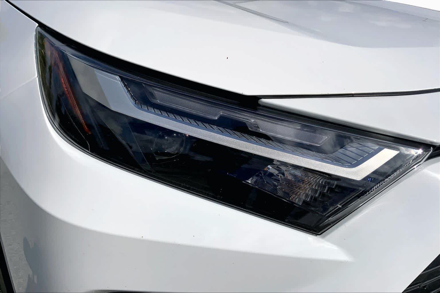 Used 2025 Ice Cap Toyota XLE image 27