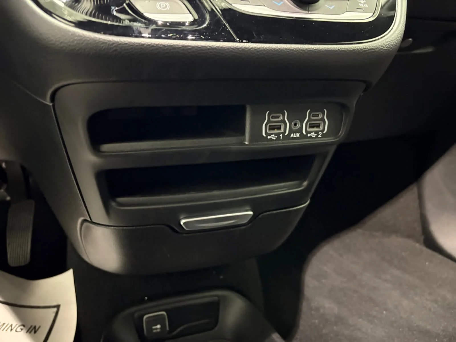 Used 2025 Fathom Blue Pearlcoat Chrysler Select image 22