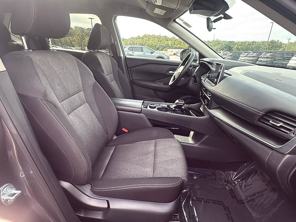 Certified Used 2025 Gun Metallic Nissan SV image 4