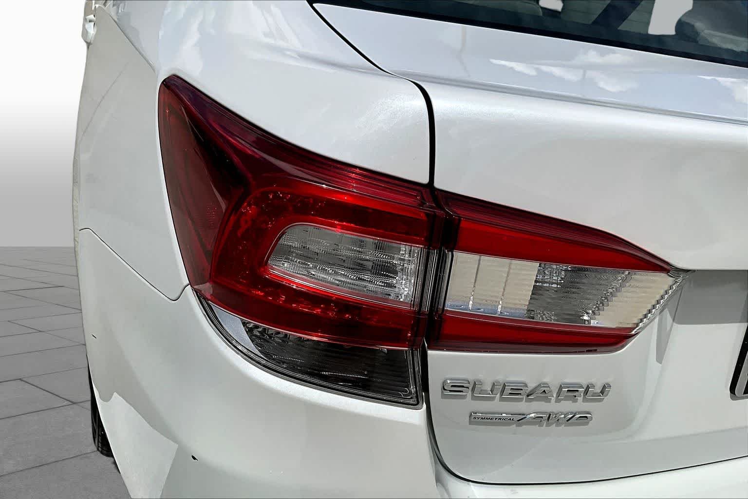 Used 2022 Crystal White Pearl Subaru  image 27