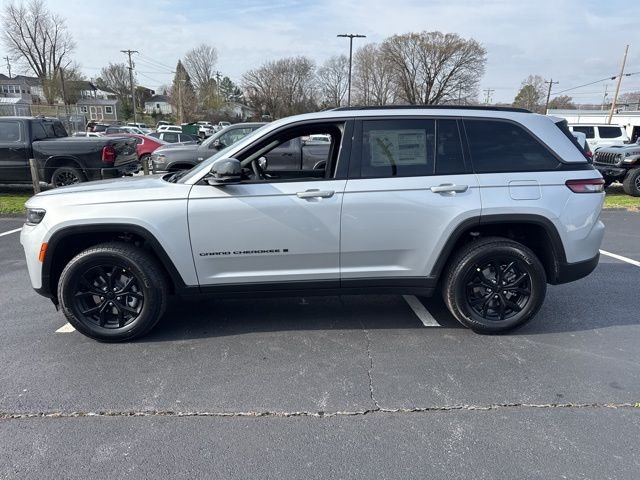 New 2026 Silver Zynith Exterior Paint Jeep Altitude image 4