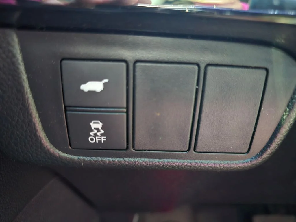 Used 2025 White Honda EX-L image 24
