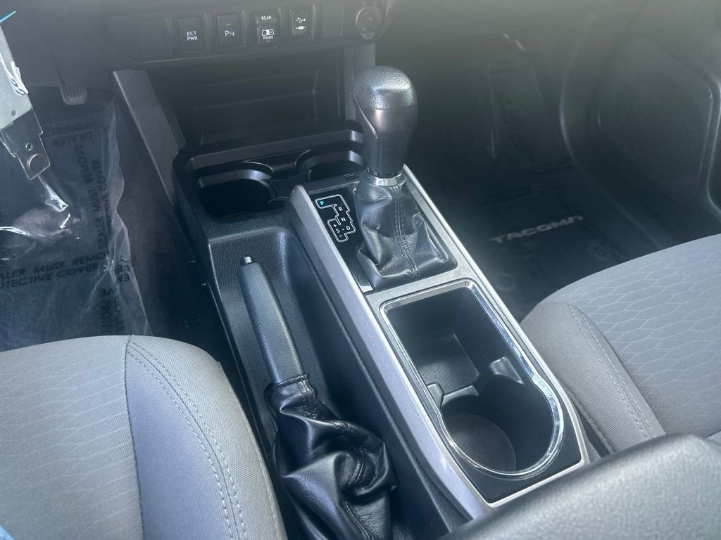 Used 2018 Silver Sky Metallic Toyota SR5 image 27