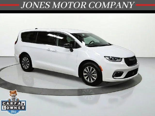 2024 Chrysler Pacifica PHEV Select