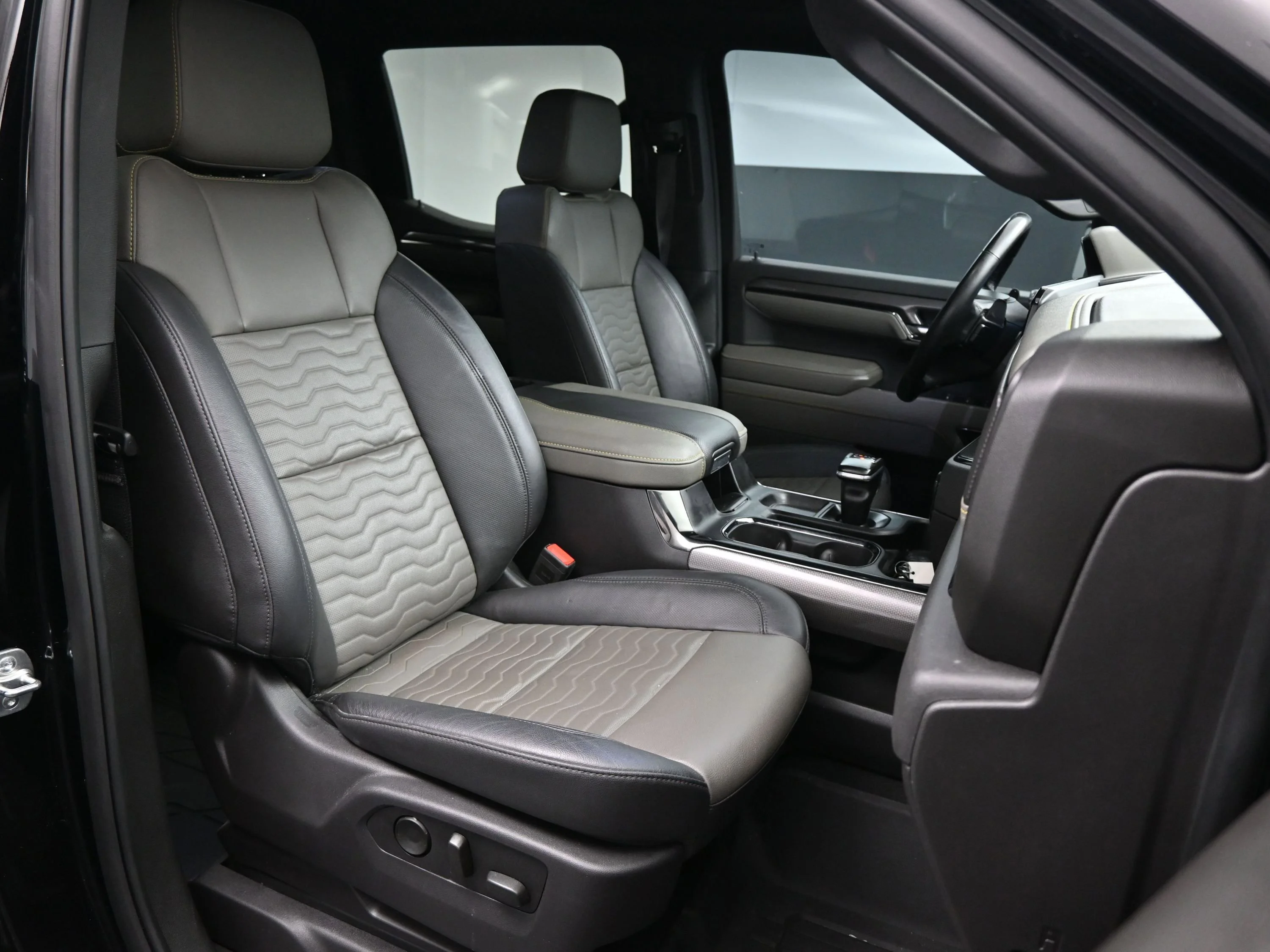 Used 2025 Black Chevrolet ZR2 image 16