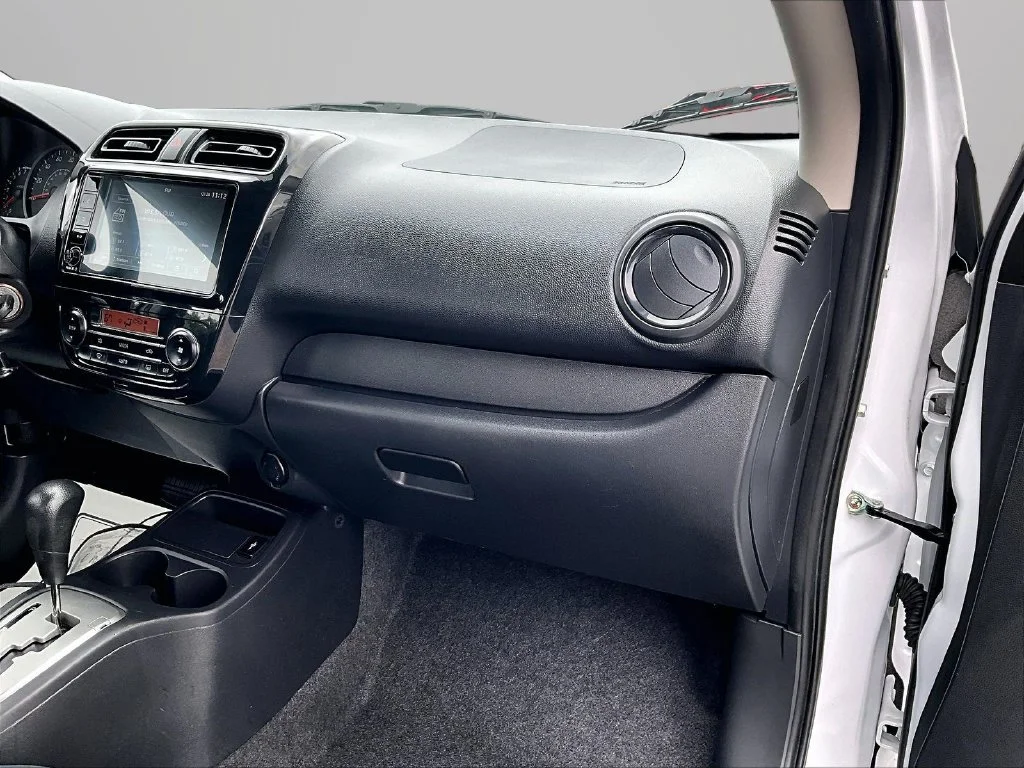 Used 2024 Red Mitsubishi ES image 18