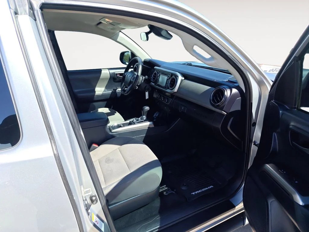 Used 2018 Silver Toyota SR5 image 15