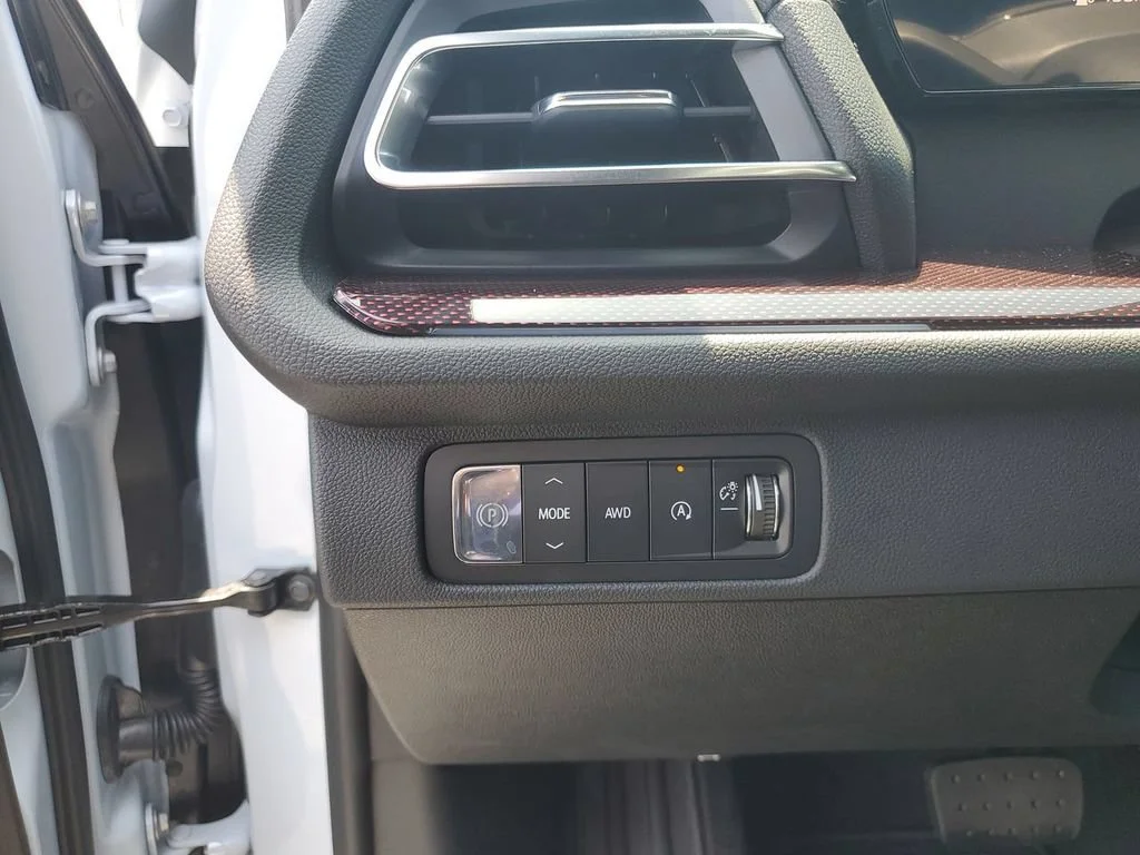 New 2026 Polar White Tricoat Chevrolet Z71 image 24