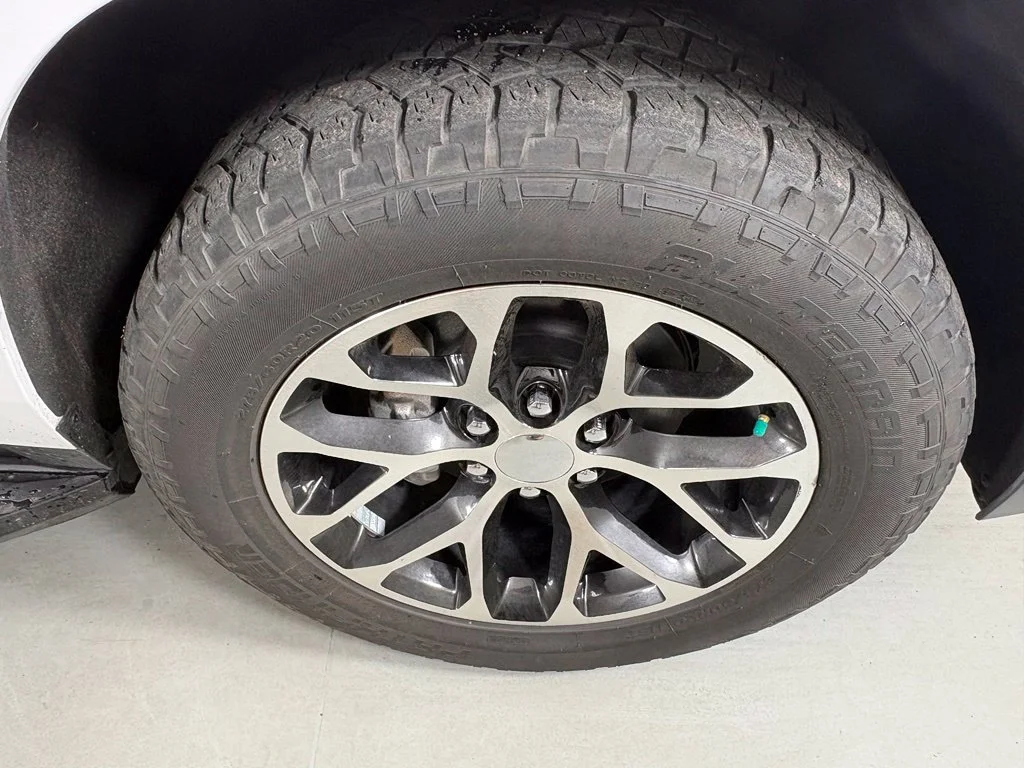 Used 2021 SUMMIT WHITE Chevrolet LS image 14