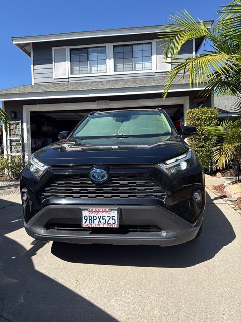 Used 2022 Black Toyota XLE Premium image 2