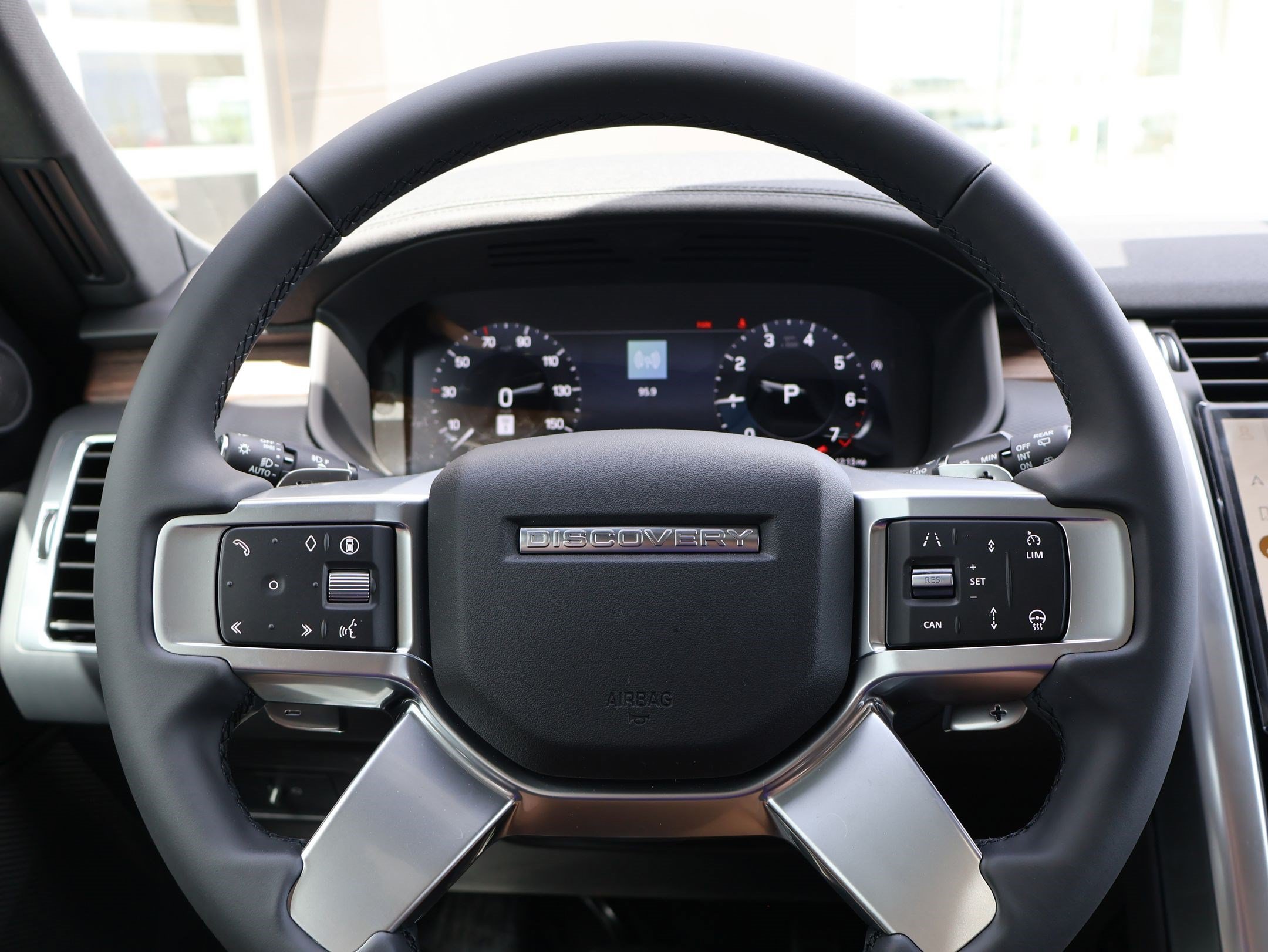 New 2026 Eiger Grey LAND ROVER Dynamic SE image 12