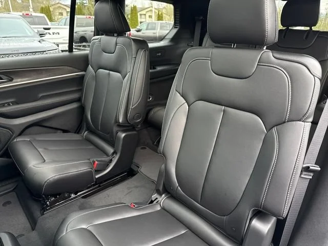 New 2025 Bright White Clear-Coat Exterior Paint Jeep Limited image 22