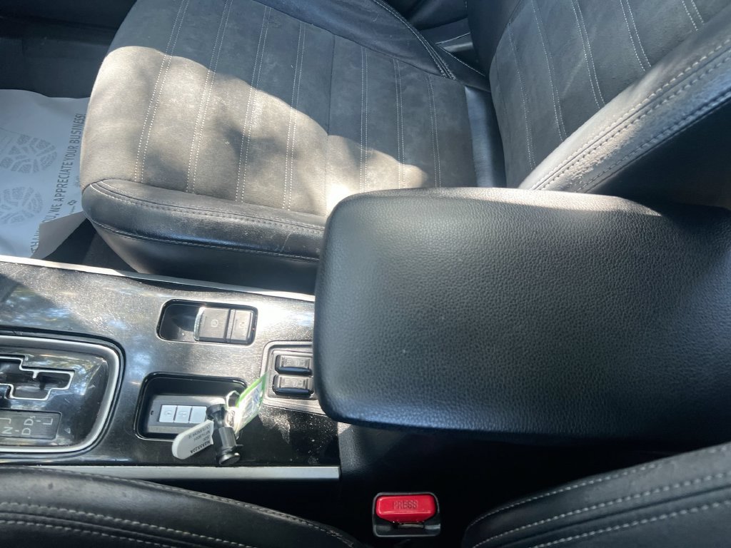 Used 2020  Mitsubishi SE image 20