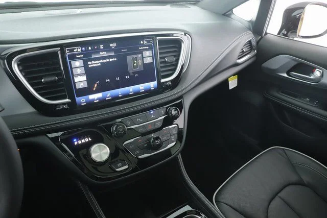 2026 Chrysler Pacifica Limited - Photo 28