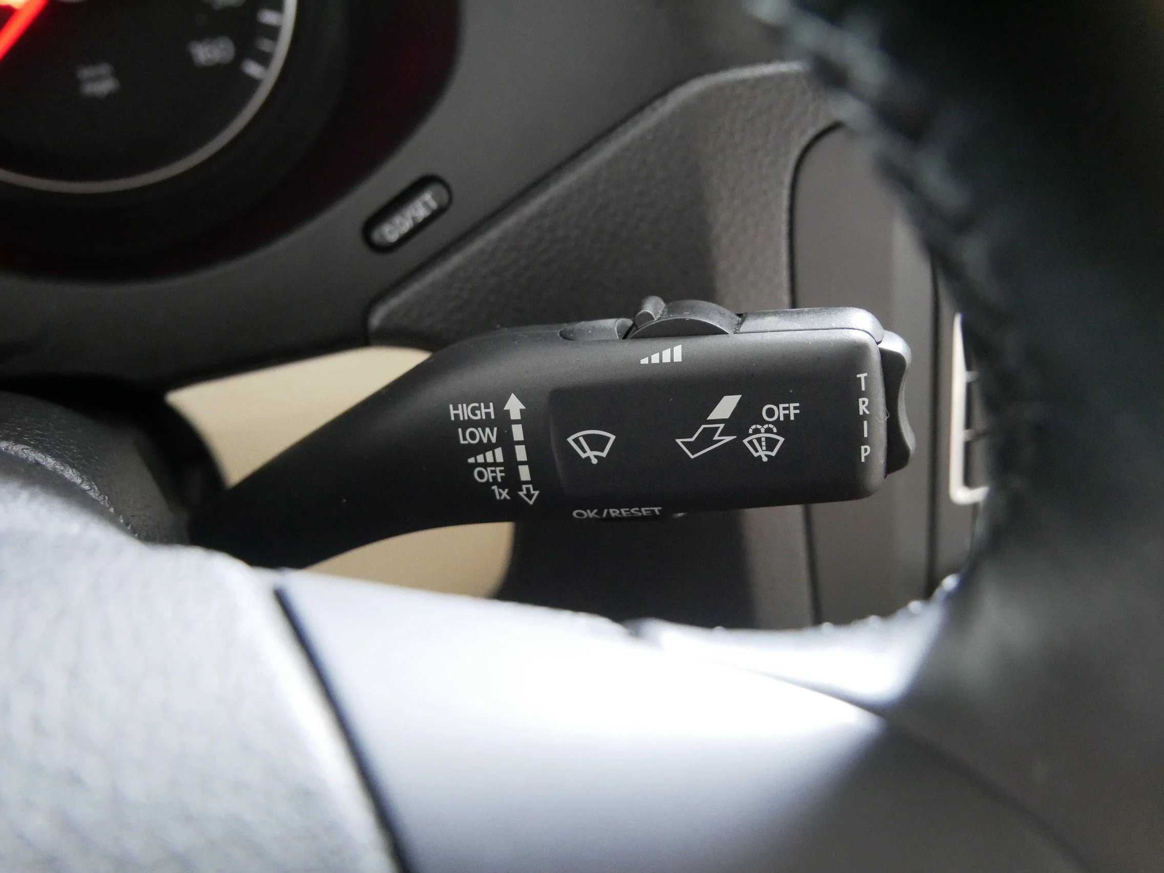 Used 2014 Candy White Volkswagen SE w/Connectivity/Sunroof image 31
