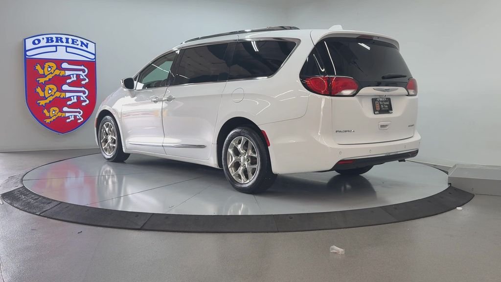 Used 2018 Bright White Clearcoat Chrysler Limited image 6