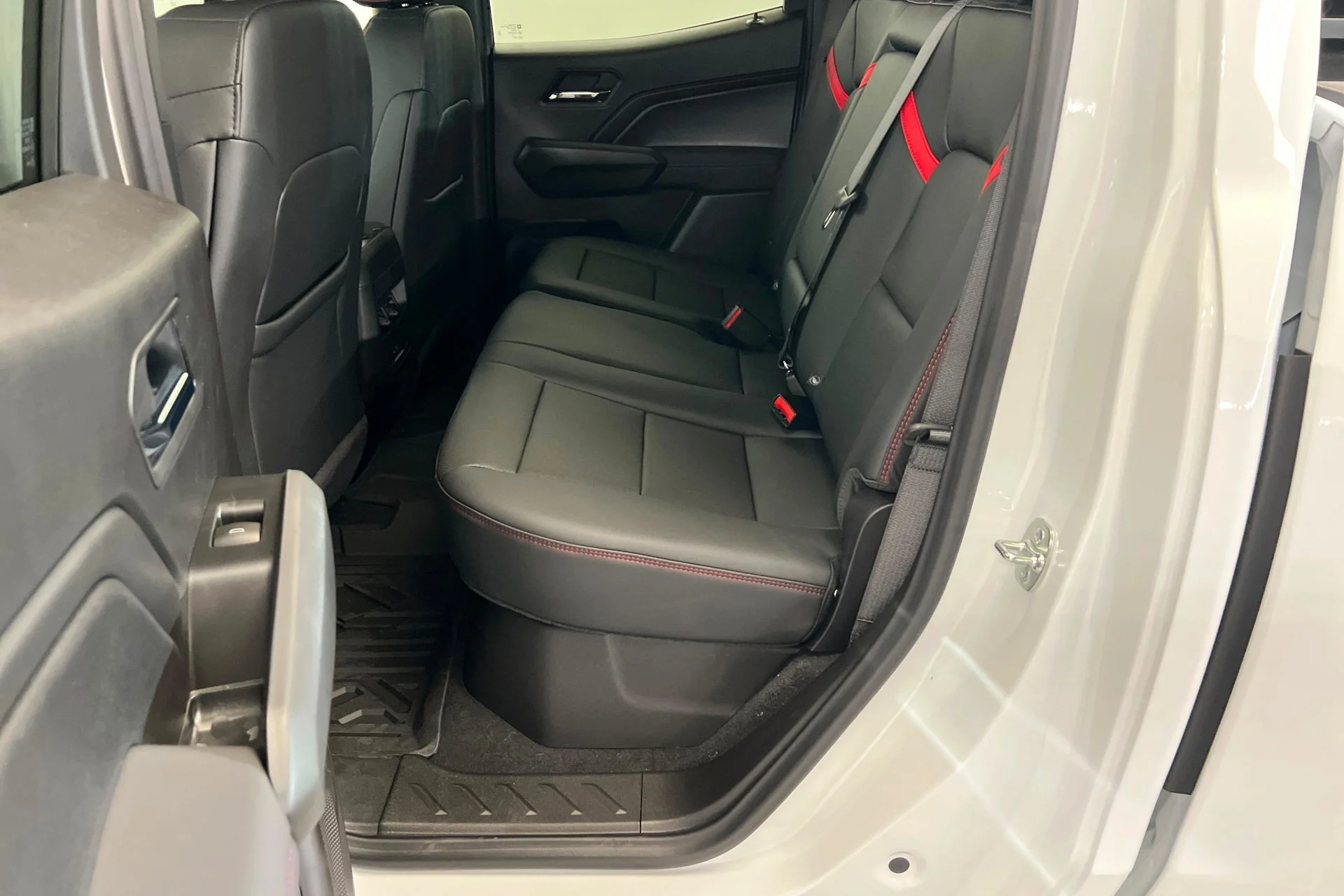 New 2026 Summit White Chevrolet Z71 image 21