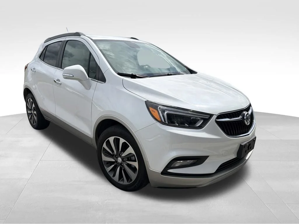 Used 2018 White Frost Buick Essence image 17