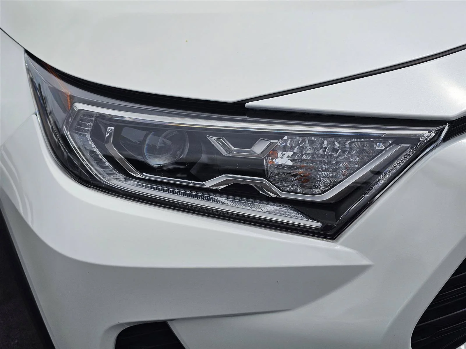 Used 2021  Toyota Hybrid LE image 5