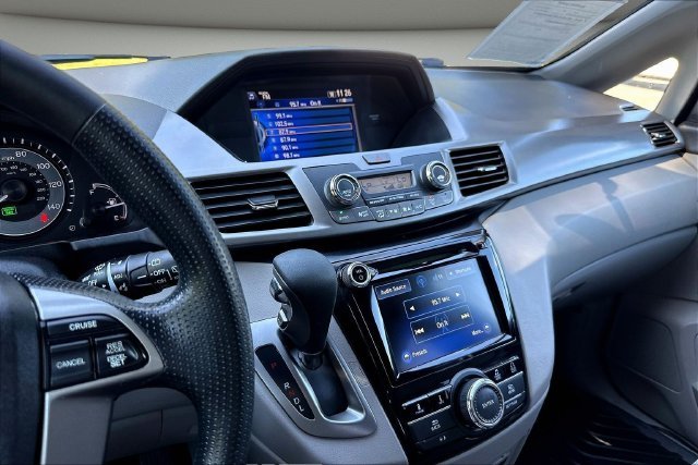 Used 2016 Gray Honda SE image 11