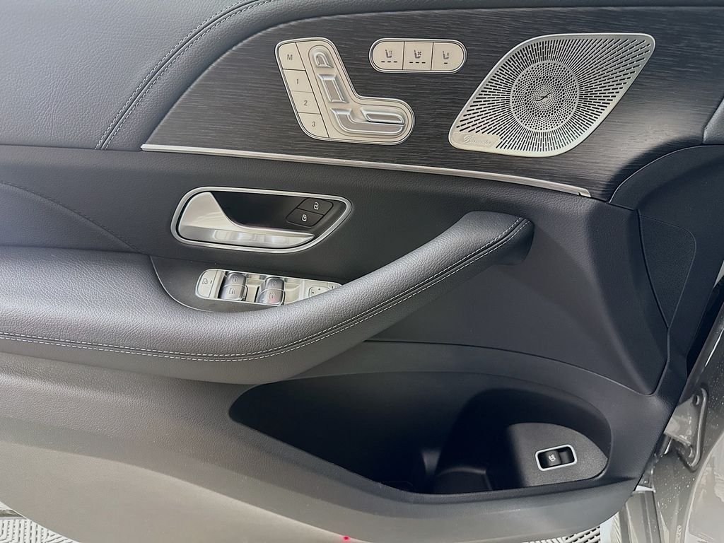 New 2026 MANUFAKTUR Alpine Grey Mercedes-Benz GLS 450 image 18