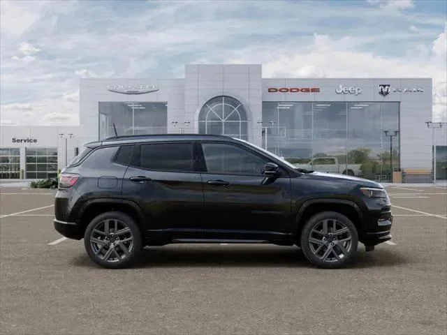 New 2025 Diamond Black Crystal Pearl-Coat Exterior Paint Jeep Limited image 60