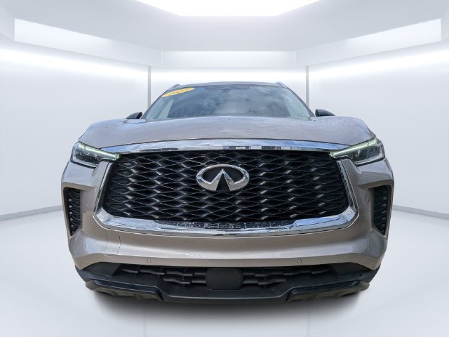 Used 2025 Silver INFINITI LUXE image 8