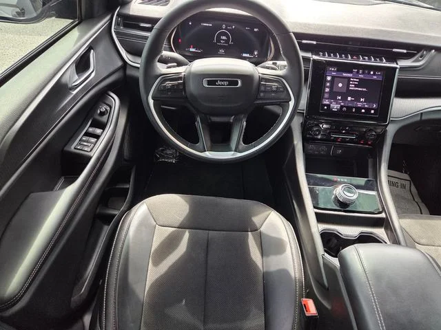 Used 2024 Gray Jeep Altitude image 7