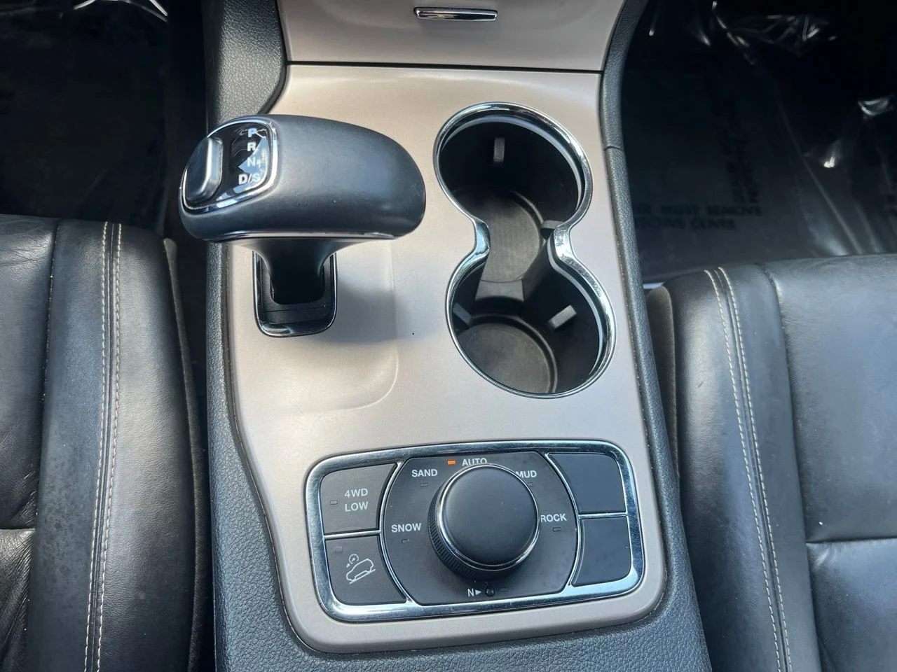 Used 2015 Gray Jeep Limited image 31