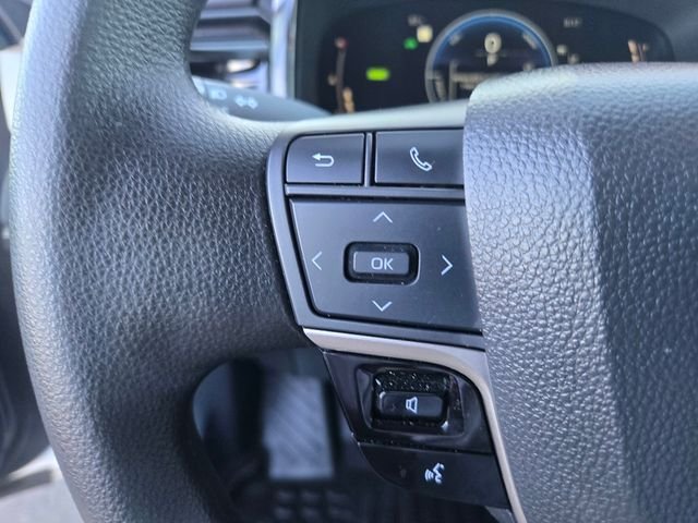 Used 2025 White Toyota LE image 19