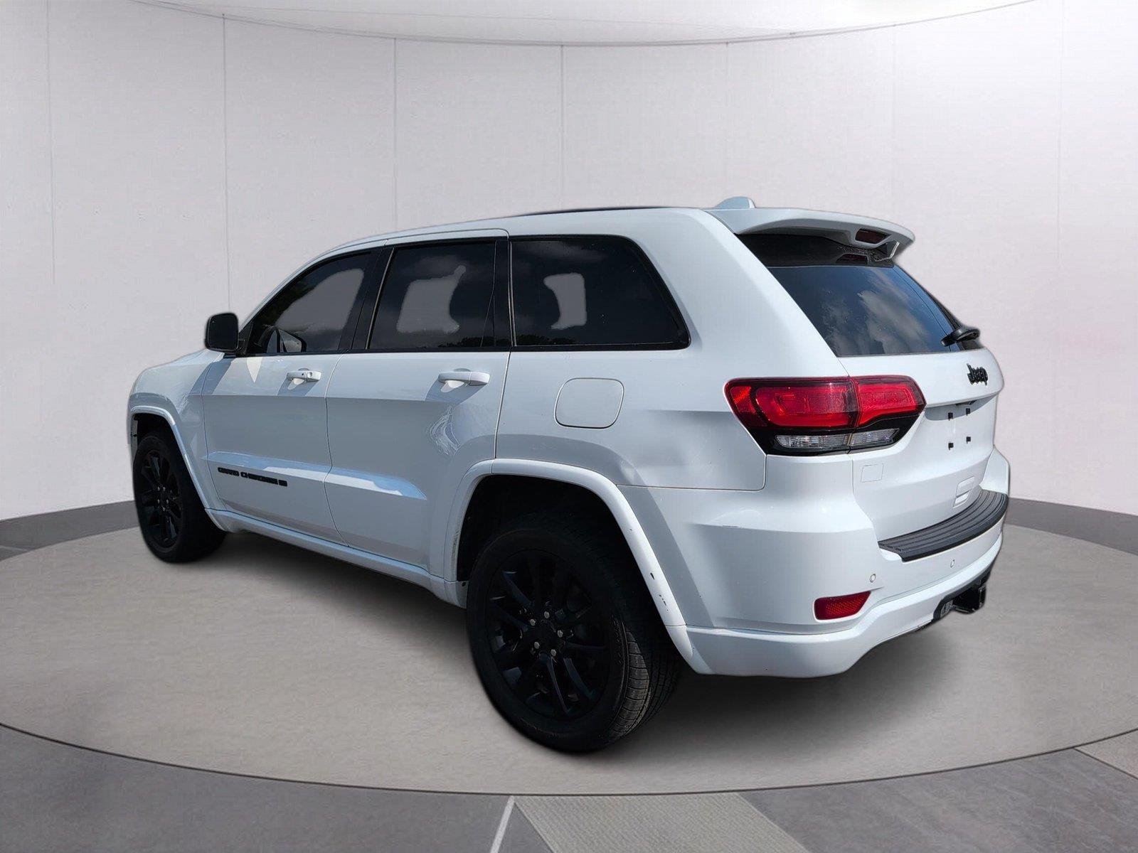 Used 2022 Bright White Clearcoat Jeep Laredo X image 5