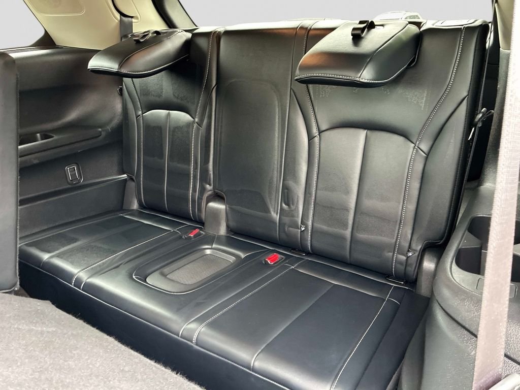 Used 2023 Silver INFINITI LUXE image 18