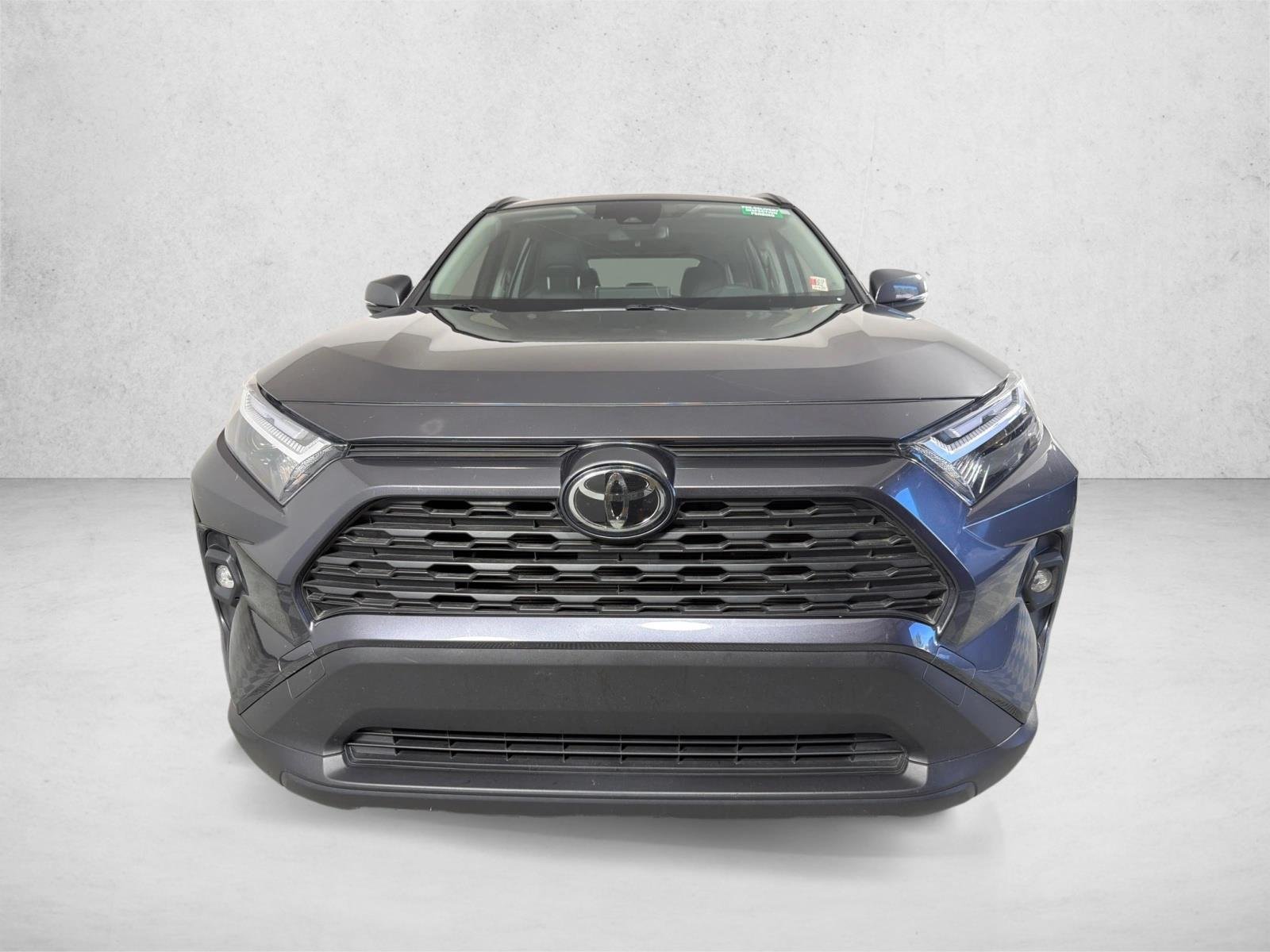 Certified Used 2025  Toyota XLE Premium image 9