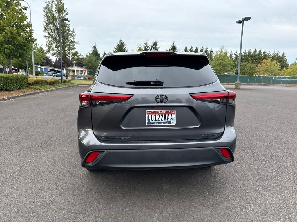 Used 2022 Magnetic Gray Metallic Toyota XLE image 5