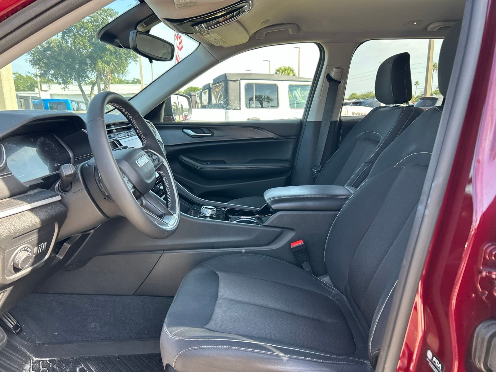 Used 2023 Red Jeep Laredo image 9