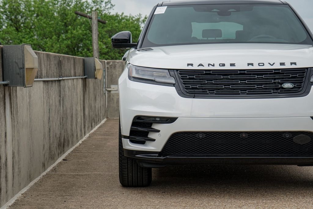 New 2026 Ostuni Pearl White Land Rover Dynamic SE image 5