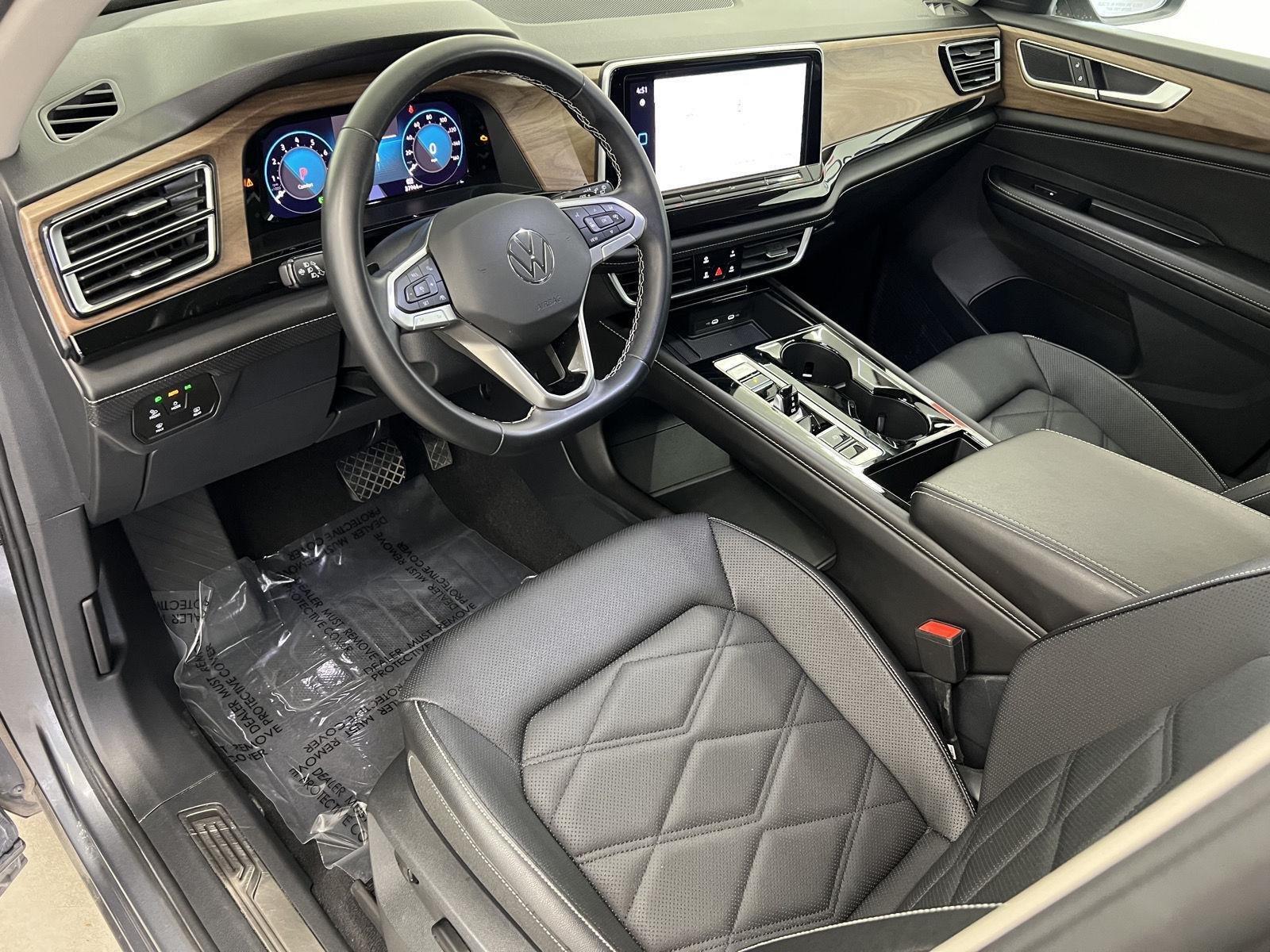 2025 Volkswagen Atlas SE w/Tech - Photo 13