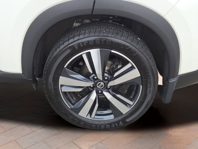 Used 2021 Pearl White Nissan SL image 27