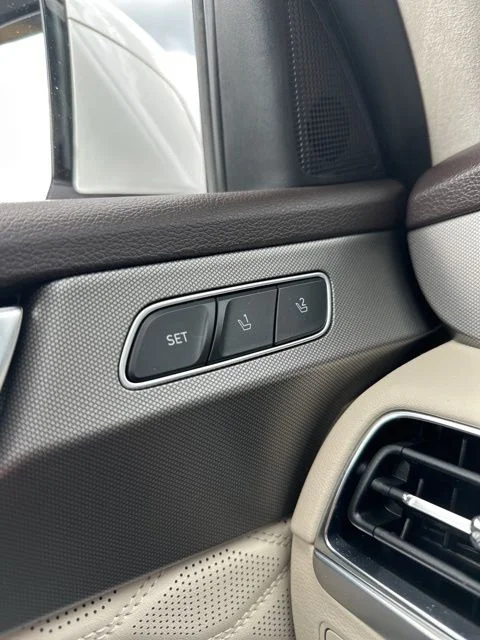 Used 2021 Hyper White Hyundai Calligraphy image 33